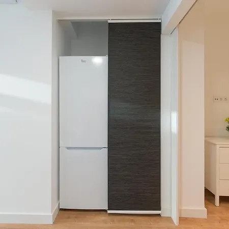 Loft - Side Sea Views - Aircon & Wifi Apartman