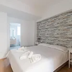 Loft - Side Sea Views - Aircon & Wifi Apartment