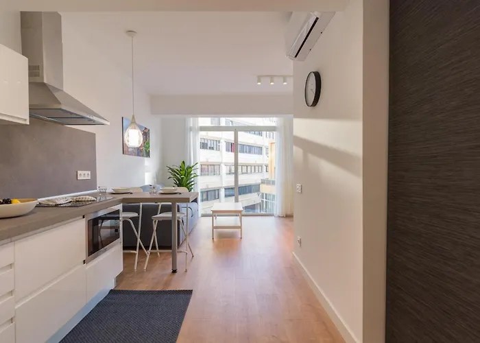 Loft - Side Sea Views - Aircon & Wifi Apartamento