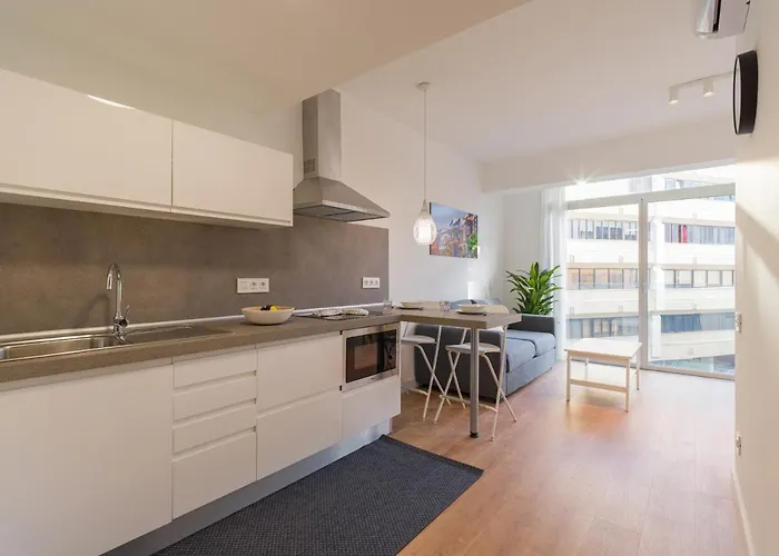 Loft - Side Sea Views - Aircon & Wifi *