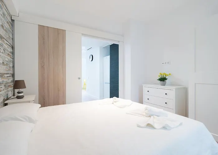 Loft - Side Sea Views - Aircon & Wifi Διαμέρισμα