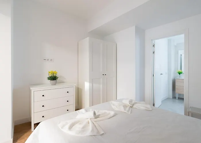 Loft - Side Sea Views - Aircon & Wifi *